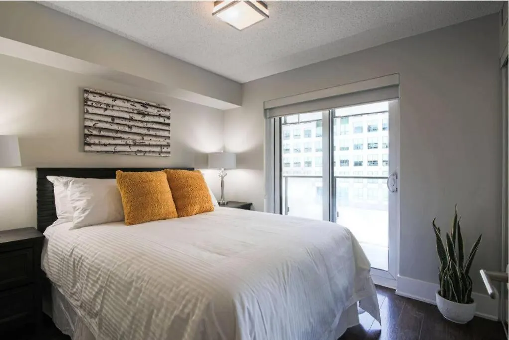 Apart-hotel Skyline Suites - Walk To Mtcc, Acc, Rogers Centre & Entertainment District Toronto