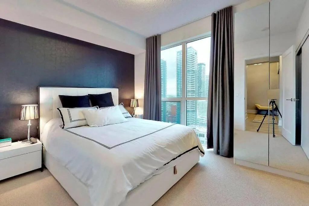Skyline Suites - Walk To Mtcc, Acc, Rogers Centre & Entertainment District Toronto 3*,