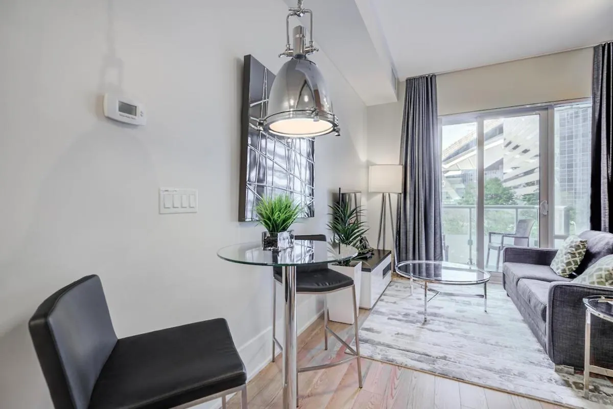 Skyline Suites - Walk To Mtcc, Acc, Rogers Centre & Entertainment District Toronto 3*,  Canadá