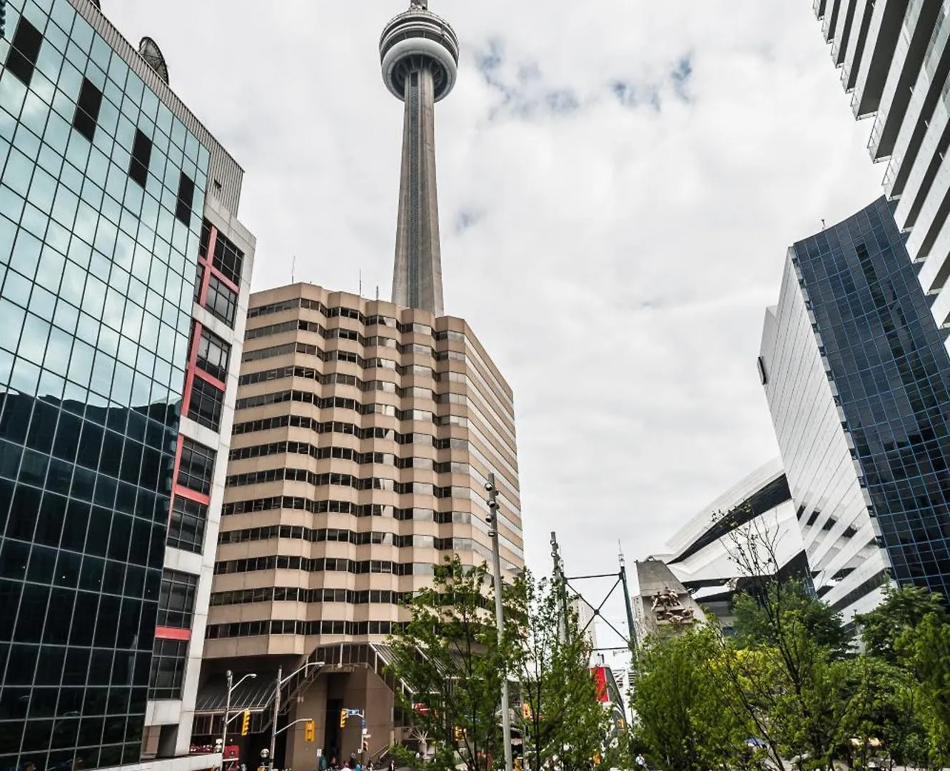 Skyline Suites - Walk To Mtcc, Acc, Rogers Centre & Entertainment District Toronto 3*,  Canadá
