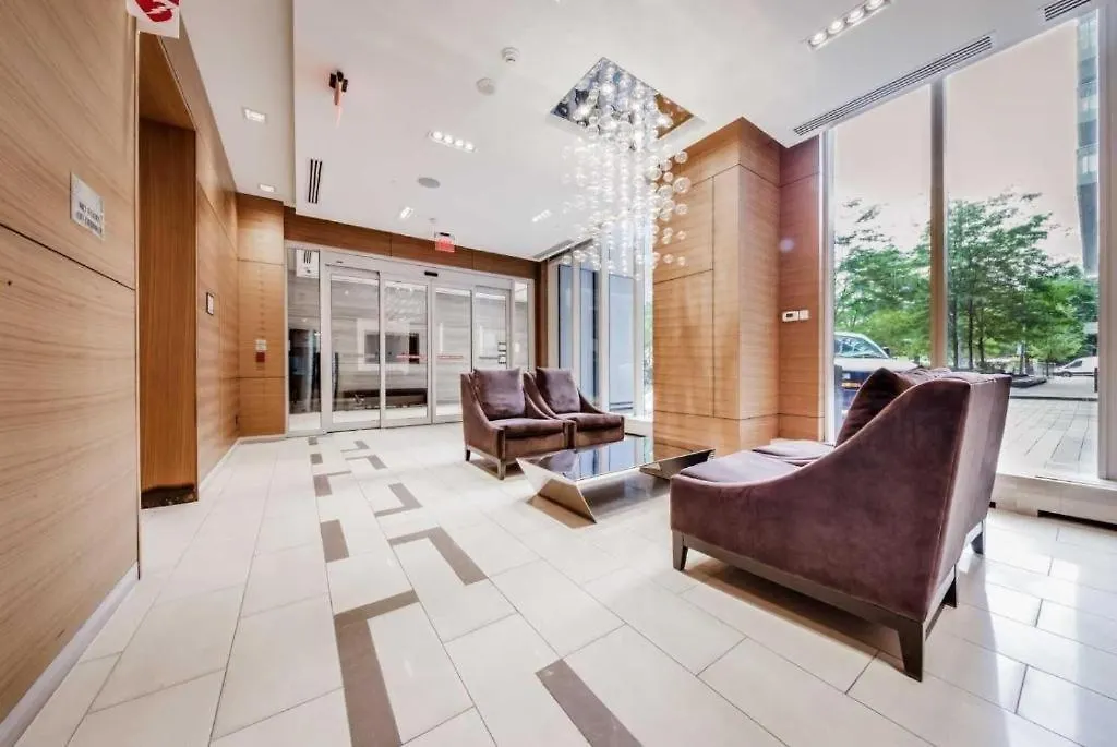 Skyline Suites - Walk To Mtcc, Acc, Rogers Centre & Entertainment District Toronto 3*,  Canadá
