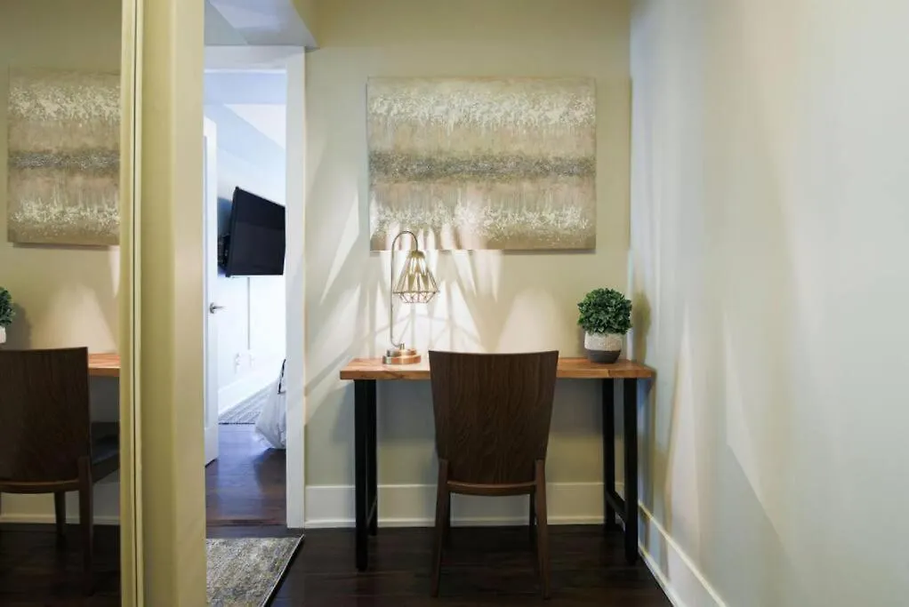 Apart-hotel Skyline Suites - Walk To Mtcc, Acc, Rogers Centre & Entertainment District Toronto