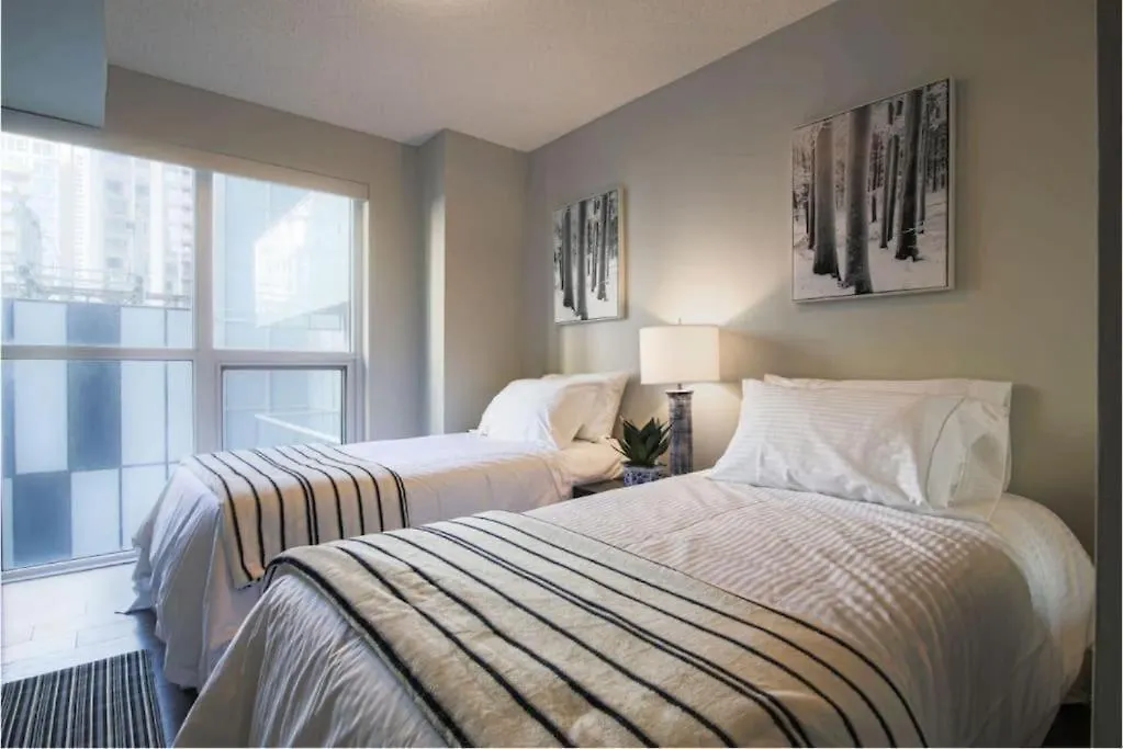 Skyline Suites - Walk To Mtcc, Acc, Rogers Centre & Entertainment District Toronto Aparthotel