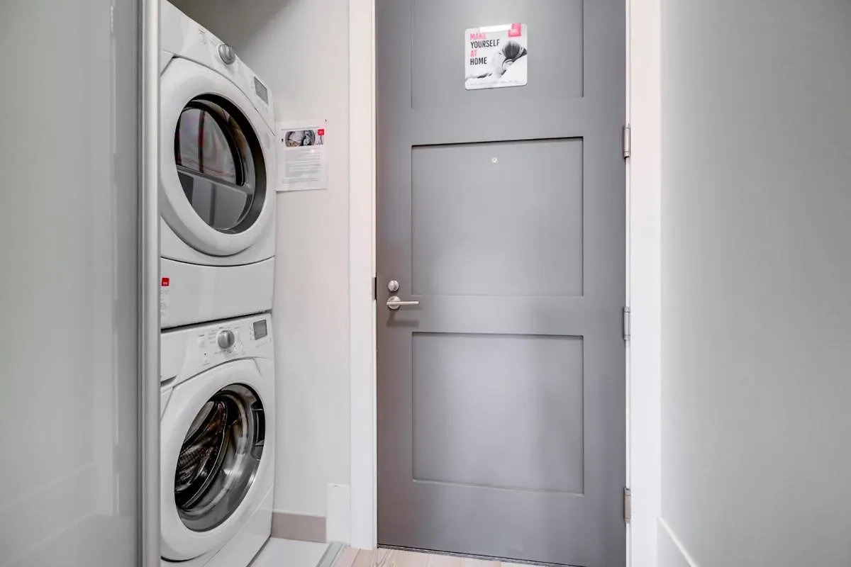 Aparthotel Skyline Suites - Walk To Mtcc, Acc, Rogers Centre & Entertainment District Toronto