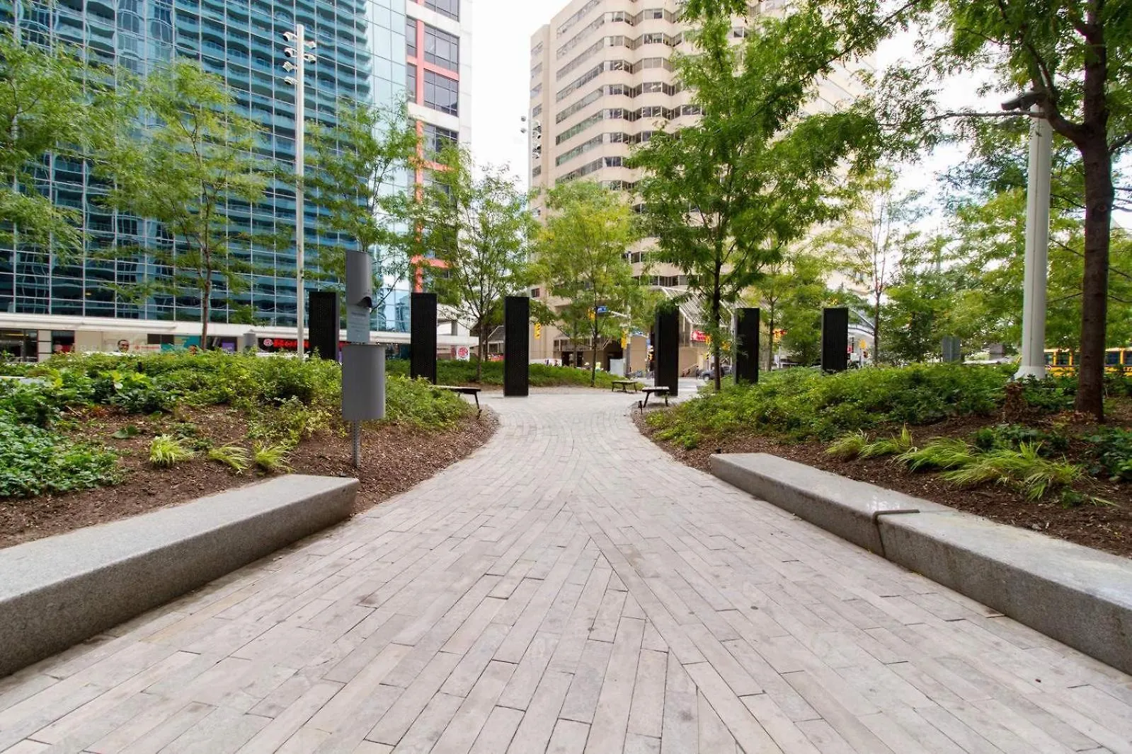 Skyline Suites - Walk To Mtcc, Acc, Rogers Centre & Entertainment District Toronto Aparthotel